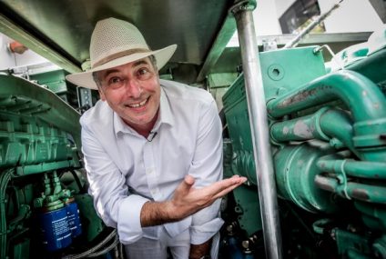 Pendolari Argentini Al Lavoro In Barca Con Motori Scania