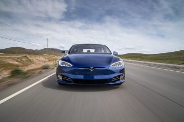 Tesla record: oltre 1078 km di autonomia