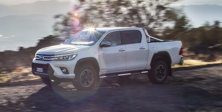 Toyota Hilux Vara Edizione Celebrativa Invincible50