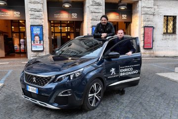 Enrico Brignano Su Peugeot In Viaggio Lungo Lo Stivale